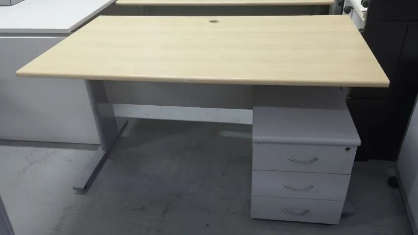 Mesa De Escritório Marfim Com Armazenamento Em Gaveteiro - Foto 4