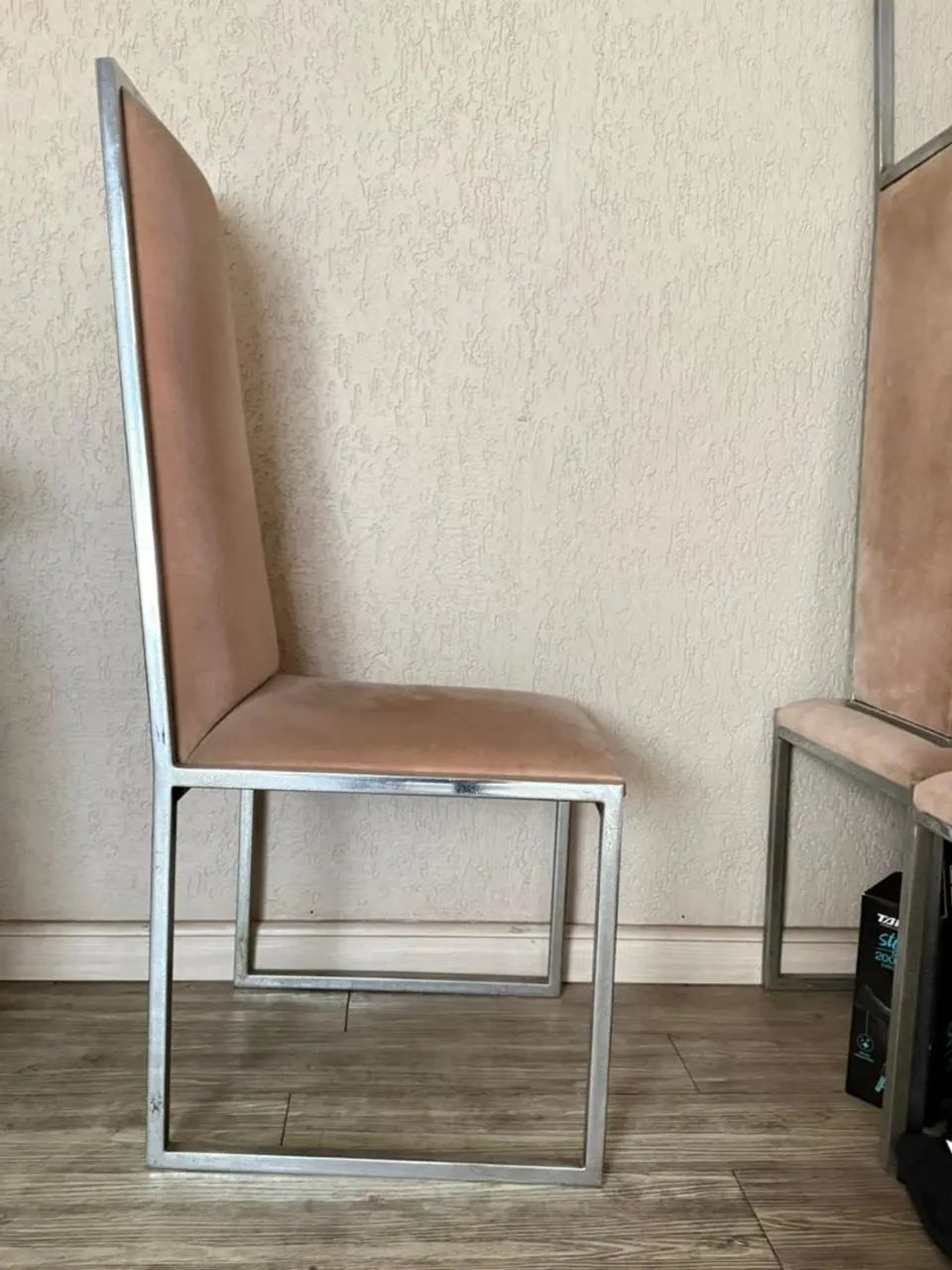? CONJUNTO DE MESA COM VIDRO + 6 CADEIRAS ESTOFADAS - Foto 3