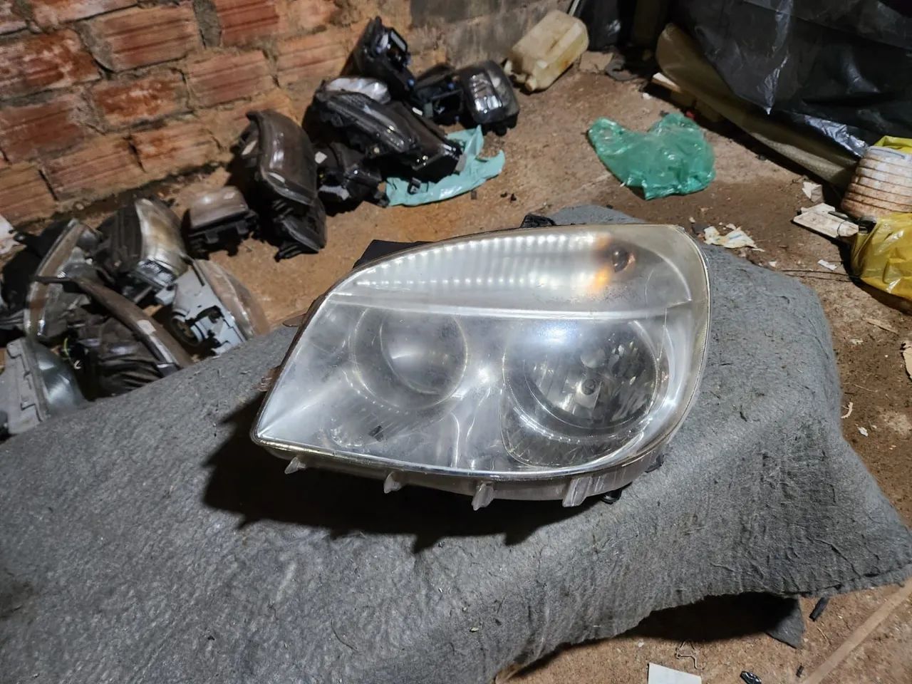 Farol esquerdo Doblô 10/21 BOM ESTADO  - Foto 2