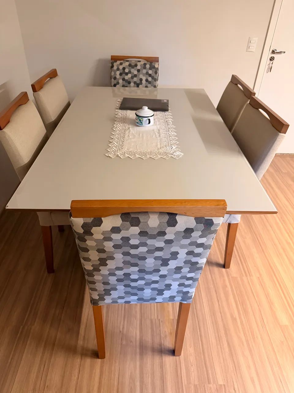 Mesa com 6 cadeiras em madeira  - Foto 2