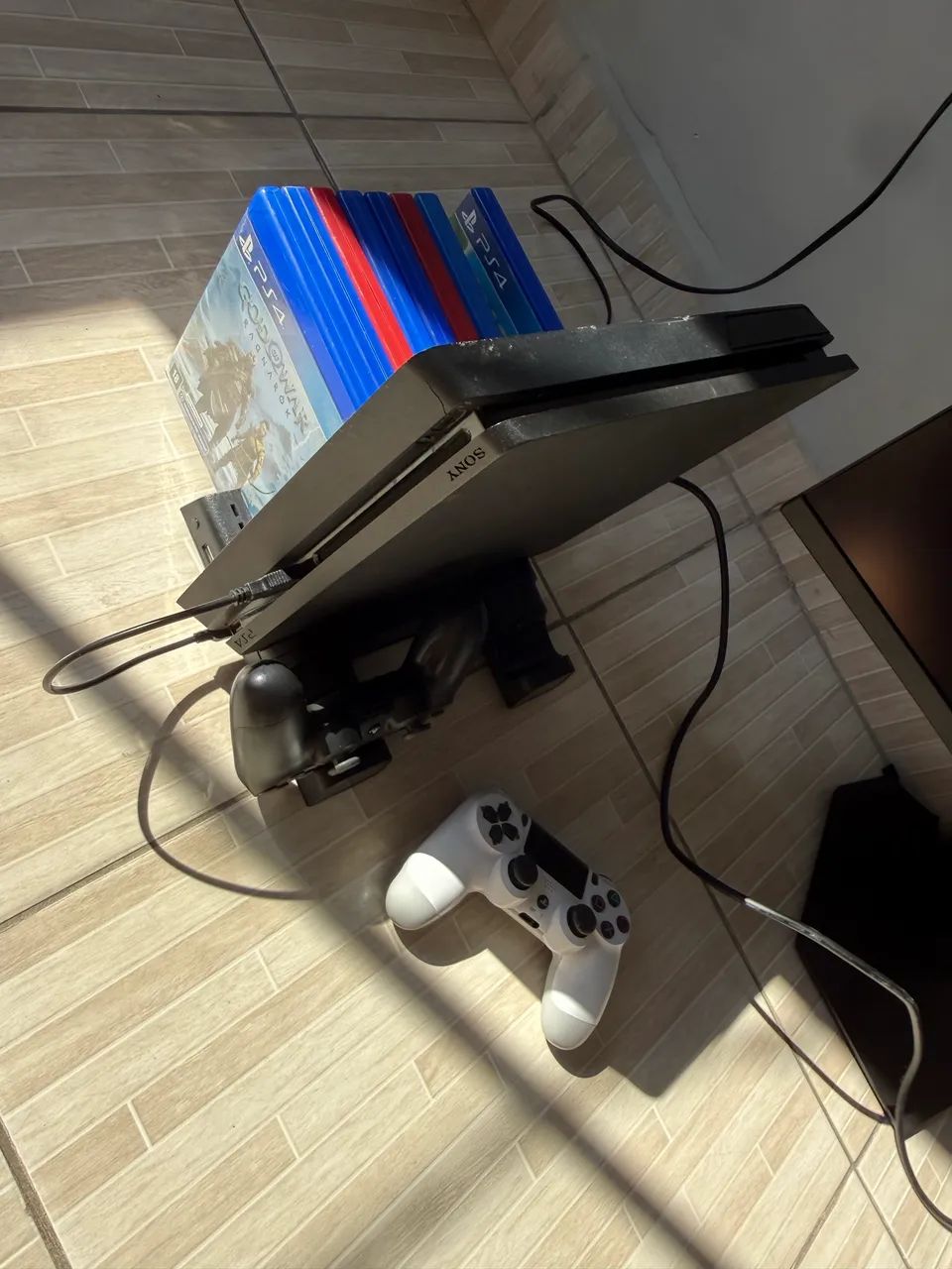 Playstation 4 Slim, 1TB - Completo e jogo. - Foto 2