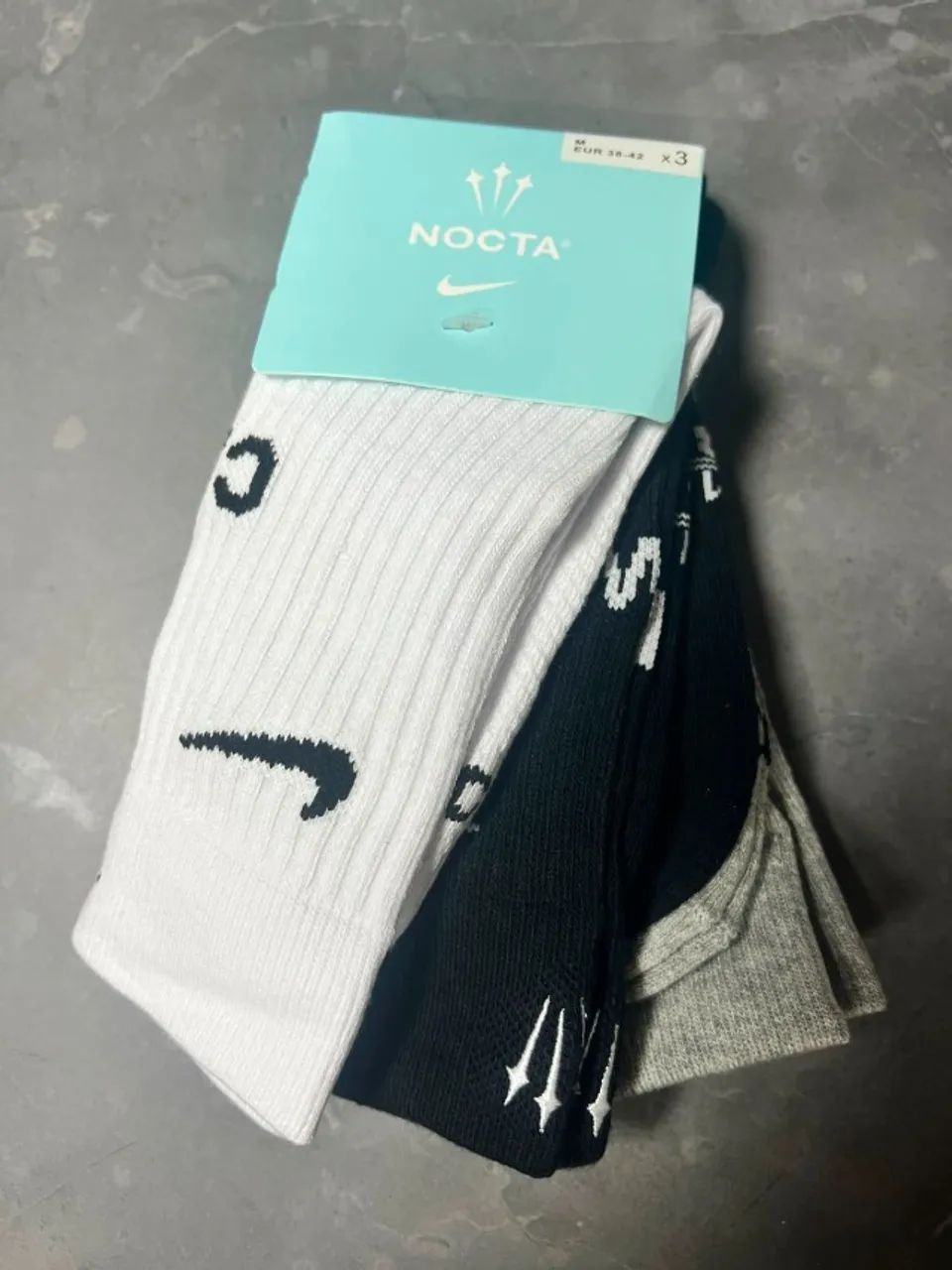 Meias Nike Nocta - Pack com 3 pares (preto, branco e cinza)