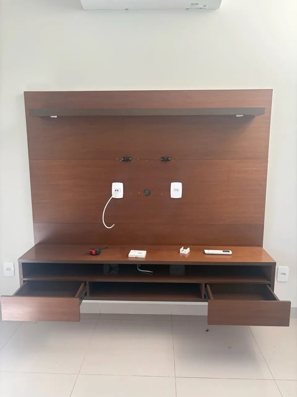 Conjunto rack e painel para TV