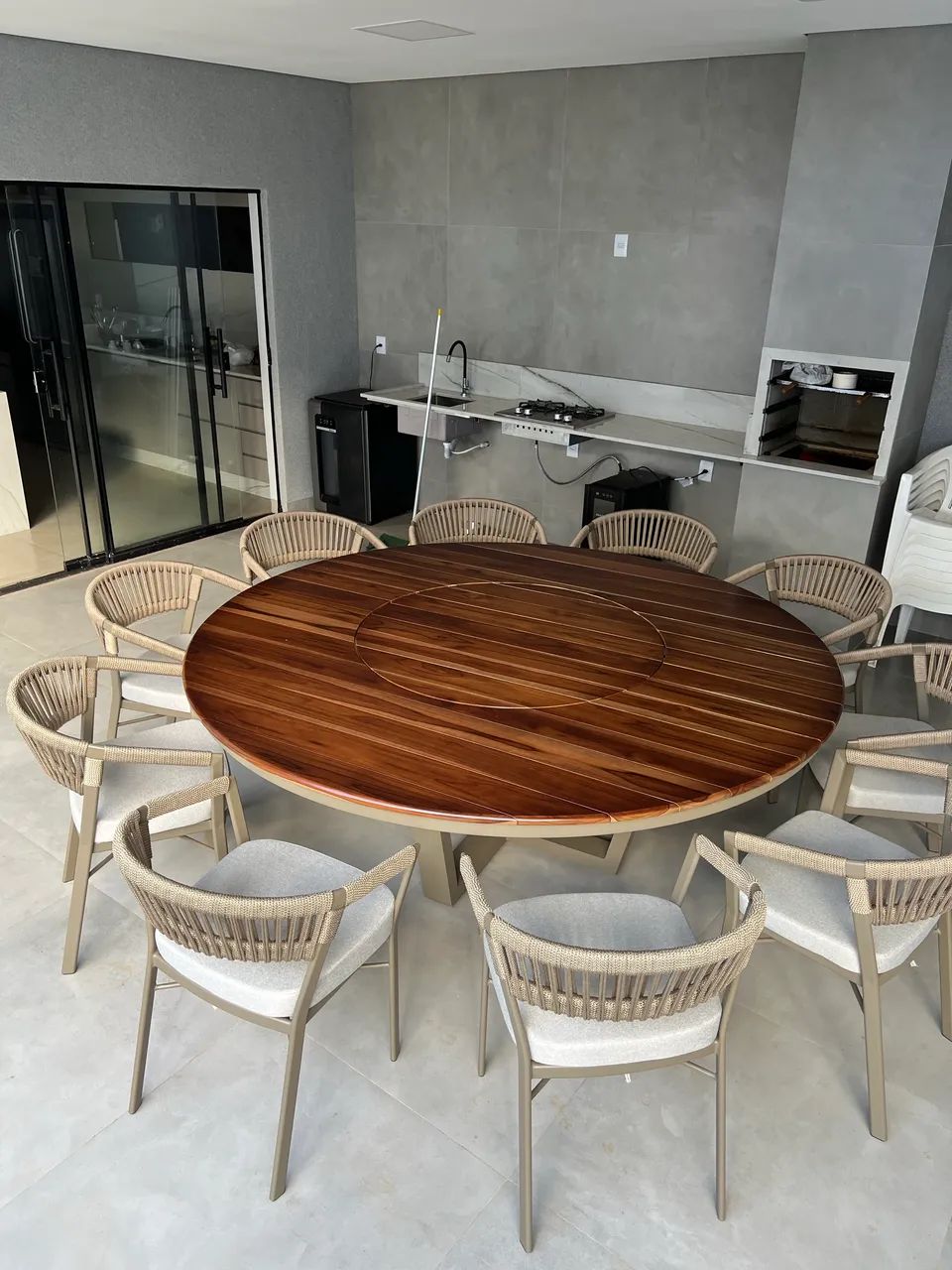 Mesa com cadeiras área gourmet e externa  - Foto 4