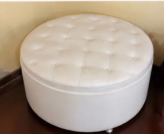 Puff Baú Redondo Branco com Compartimento Interno