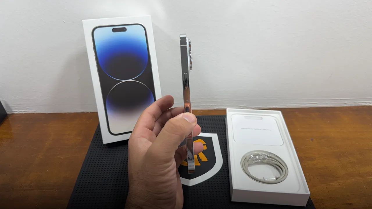 IPhone 14 Pro Max 256GB Silver - semi novo - Celulares e