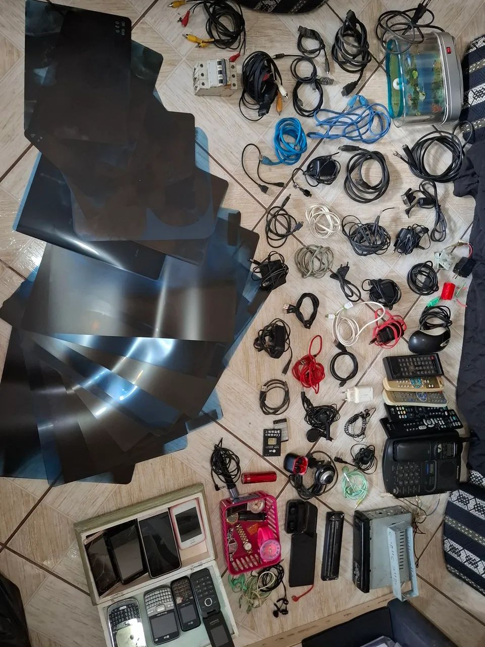 Lote Eletrônicos, Cabos e Peças 