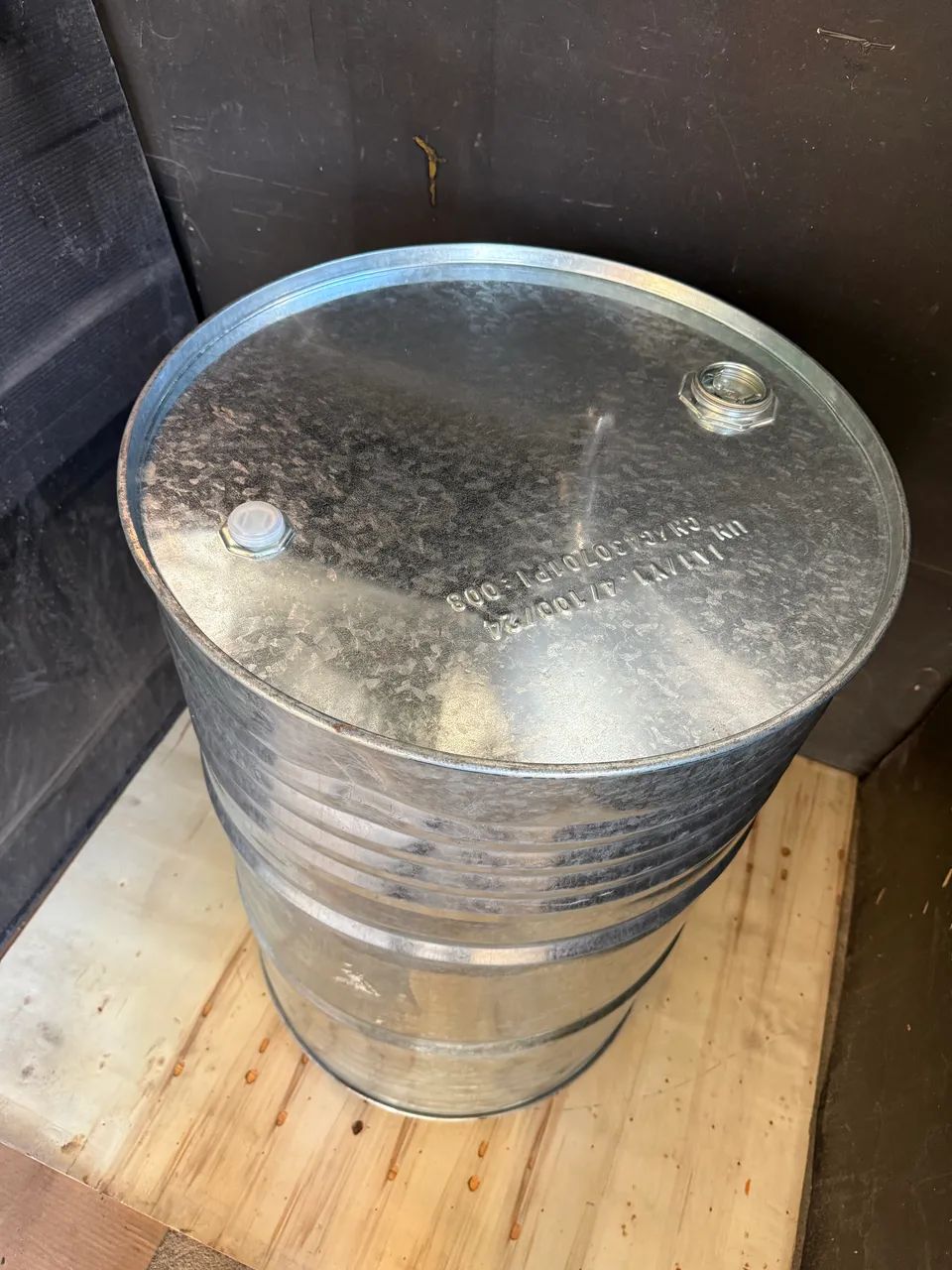 Tambor de ferro 200 litros - Estado de novo - Foto 2