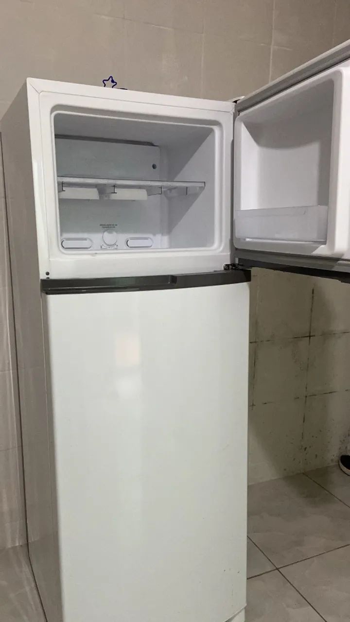 Geladeira da marca cônsul 260 litro - Foto 3