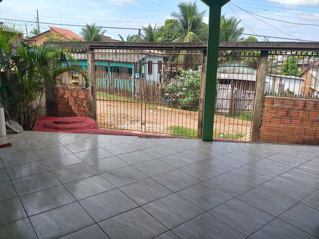 Vendo essa Casa com um Apartamentos Atrás - Foto 2