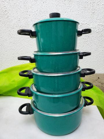 Panelas grossas verdes