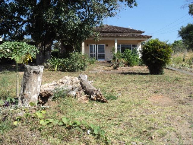 Terreno de 4.352,60 m² com uma casa de 02 quartos com dependência - Foto 2