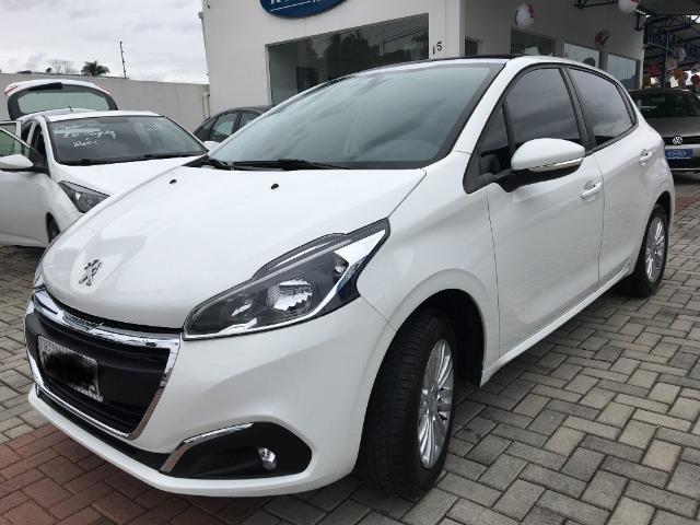 Peugeot 208 1.2 Pure Tech Allure Completo com teto panorâmico (o mais econômico do Brasil)