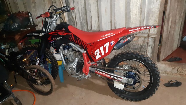 VENDO CRF250F 2020 E 2021 MOTO TOP POUCO USADA