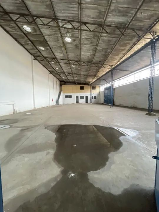 Galpão, com 570m, na Rua Maria Januária, S. J. Meriti, ao lado da madeireira e do Assaí