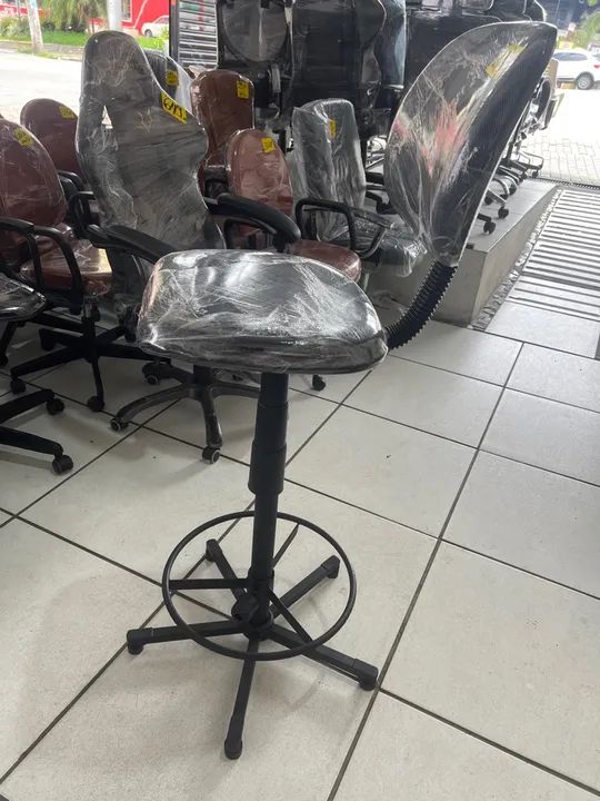 Cadeira mocho balcão caixa faço qualquer altura  - Foto 3