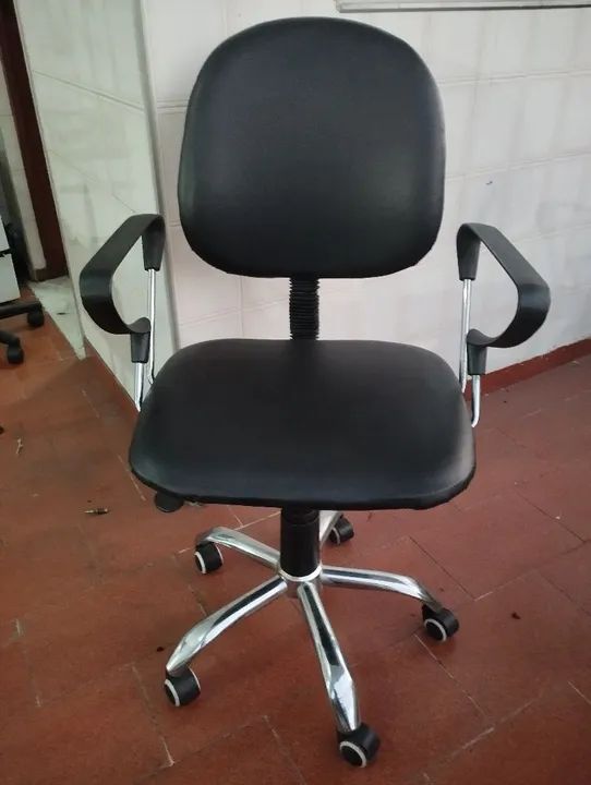 Cadeira de Escritório Giratória - Preta