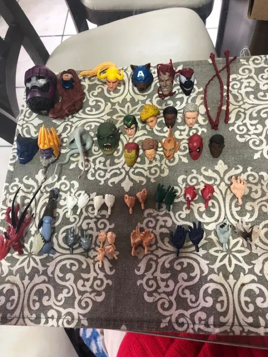 Lote heads e mãos marvel Legends 