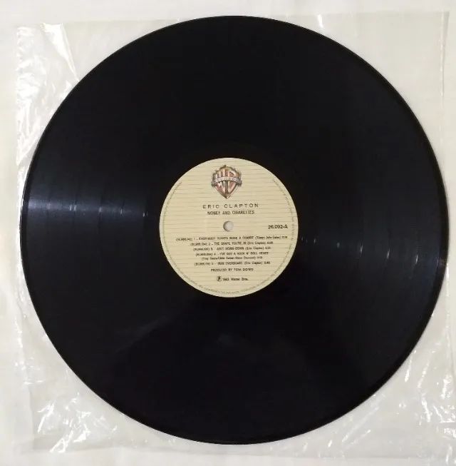 LP Eric Clapton - Money And Cigarettes. Com Encarte. (P-1983) - Nacional. - Foto 6