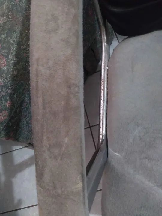 Cadeira de escritório giratória c/ rodas e braços em Aço / Tecido Preto - Foto 3