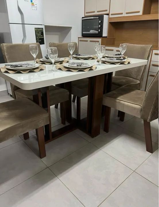 Jogo de mesa 6 cadeiras nova 
