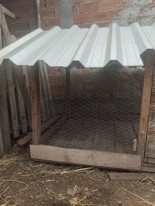 Galinheiro em madeira com telhado de zinco - Foto 4