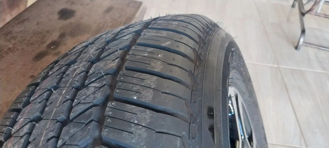 Roda de Liga Leve Aro 18 e pneu novo Bridgestone 265 60 18 h/t  - Foto 5