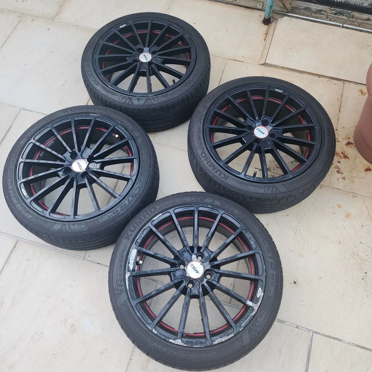 Jogo de pneus com as rodas aro 17 