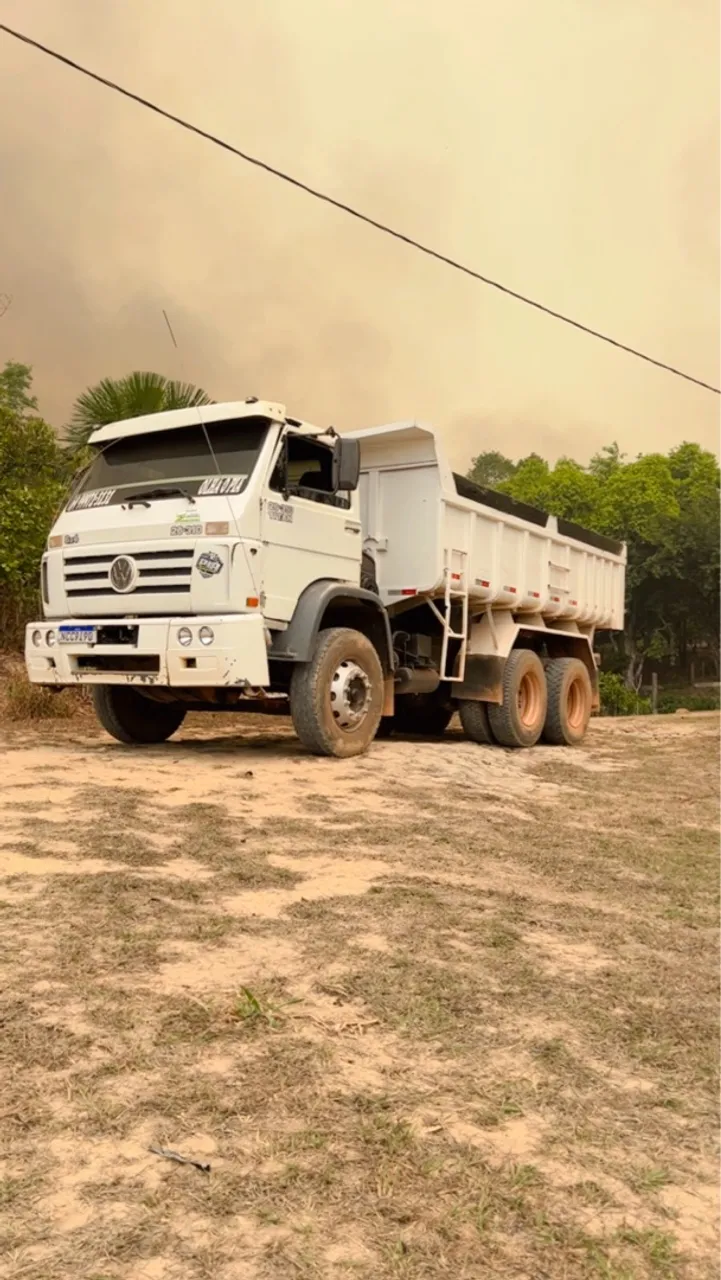 Caminhão basculante 24220
