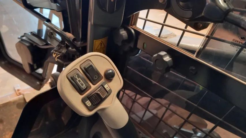 Mini pá carregadeira New Holland L220   2017 - Foto 3