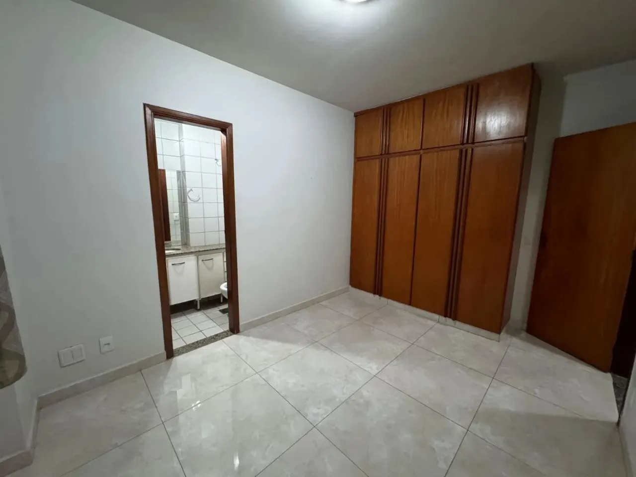 APARTAMENTO NO SETOR OESTE EM GOIANIA - AO LADO DO LAGO DAS ROSAS