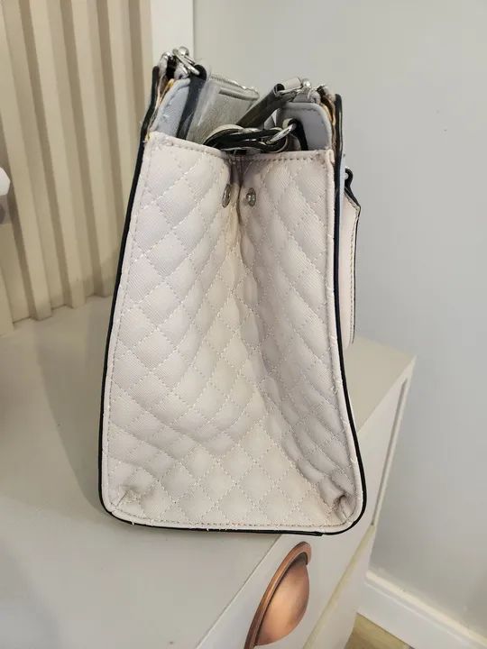 Bolsa Guess Original - Bege e Cinza - Foto 2