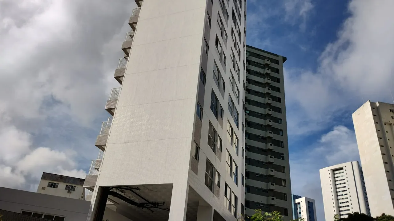 Alugo apartamento, 33 m², 1 quarto com suíte, semimobiliado, em Graças - Recife - PE