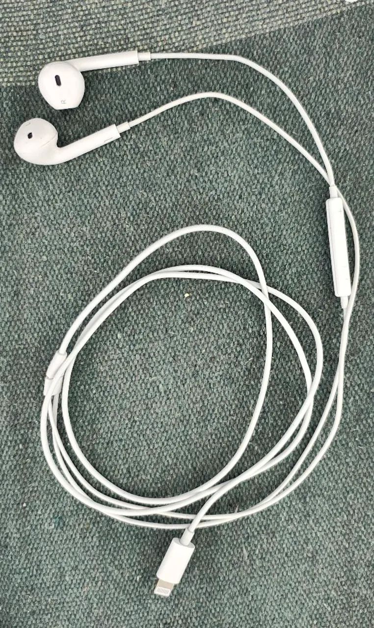 Fone de ouvido Apple EarPods com conector Lightning