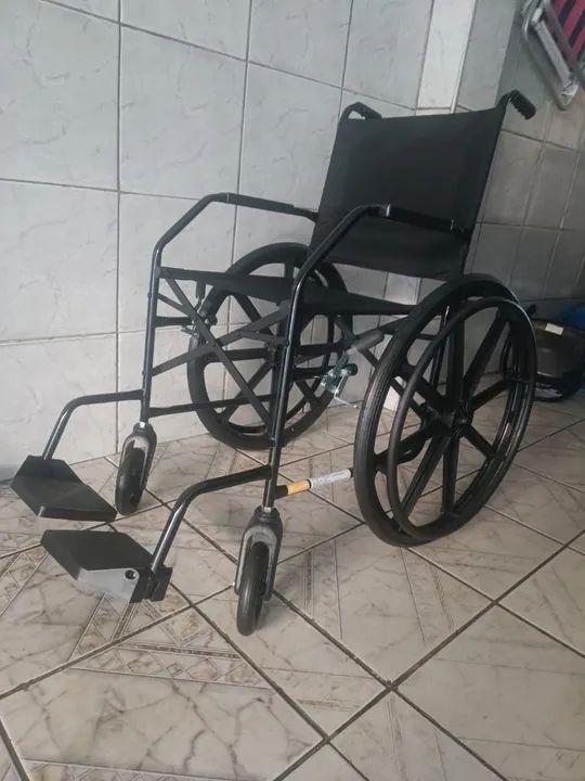 Cadeira de Rodas NOVA! - Foto 2