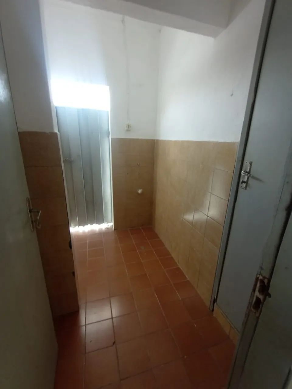 Casa Espaçosa no Centro com Garagem e Terraços! - Foto 3