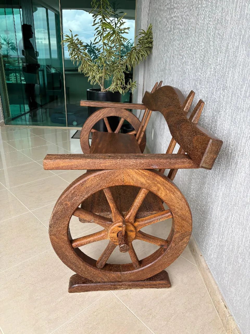 Banco Rústico de Madeira Maciça com Rodas Decorativas - Foto 3