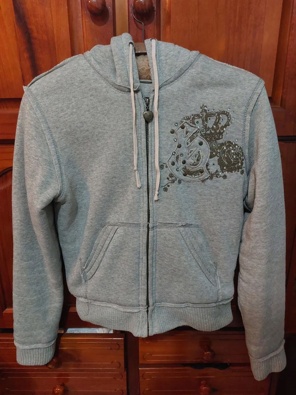 Casaco de Moletom Cinza com Detalhes