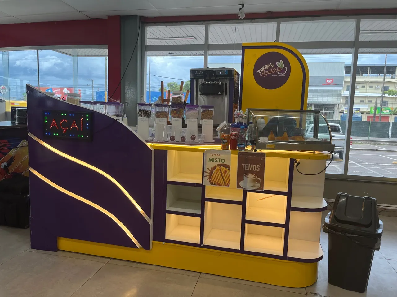 Vendo quiosque de açaí frozen
