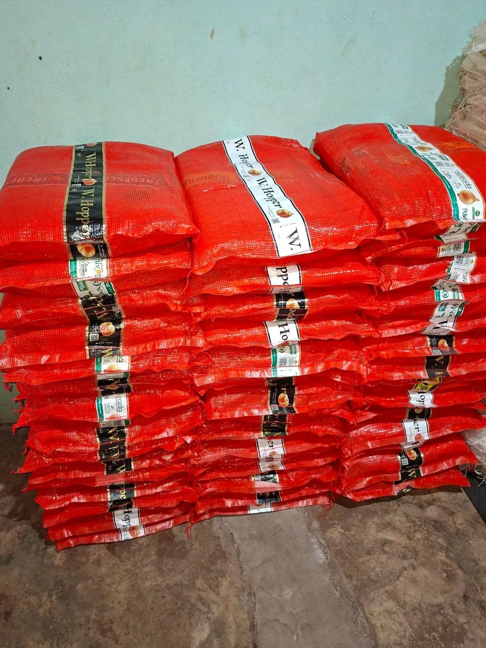 Sacos de cebola e sacos de rafia