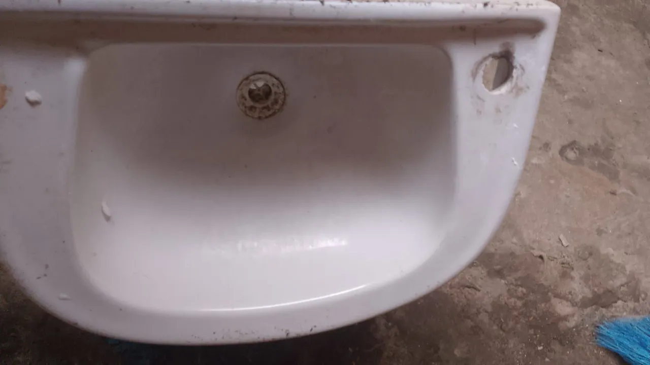 Cuba de banheiro de cerâmica