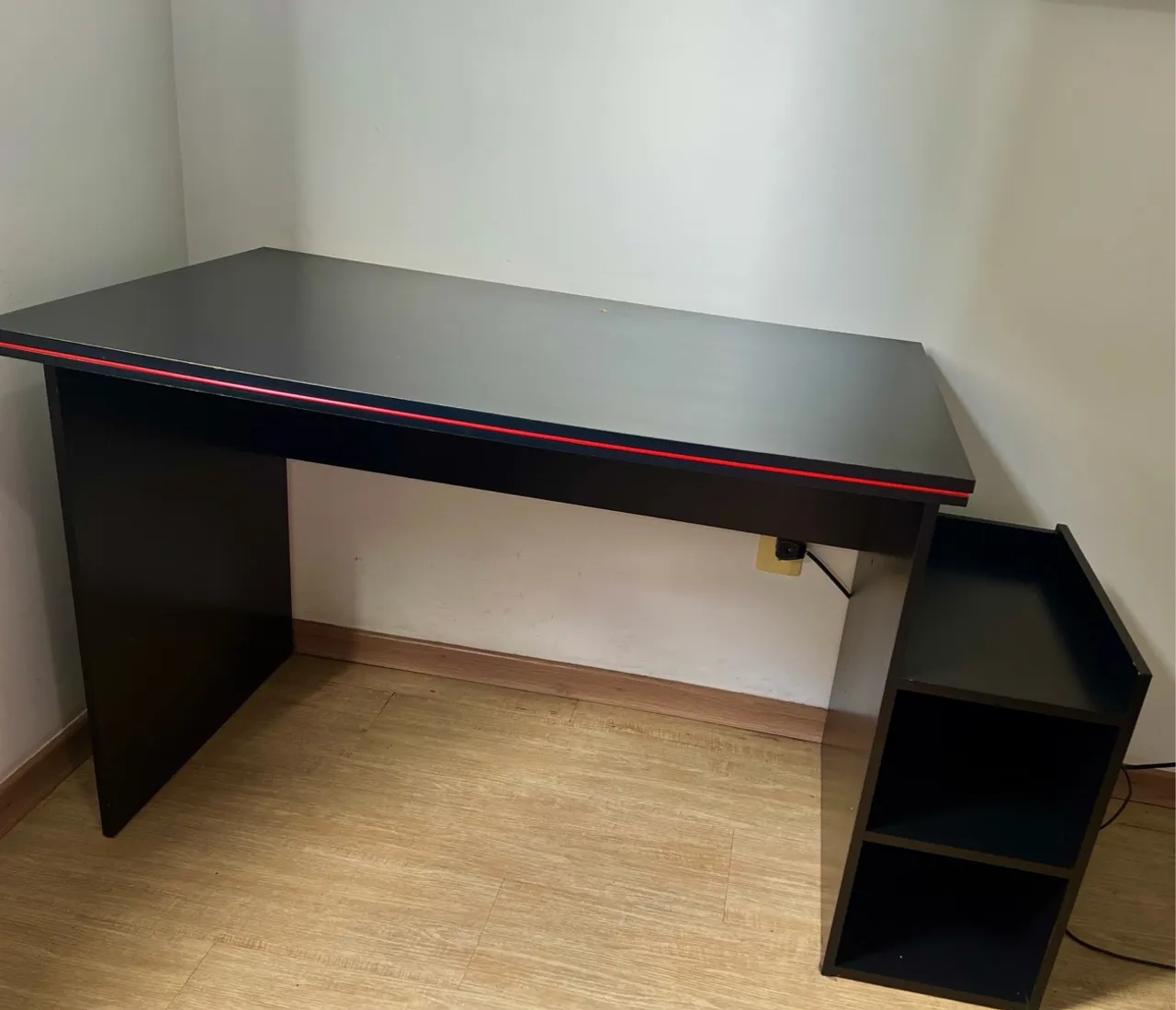 Mesa Gamer com prateleira