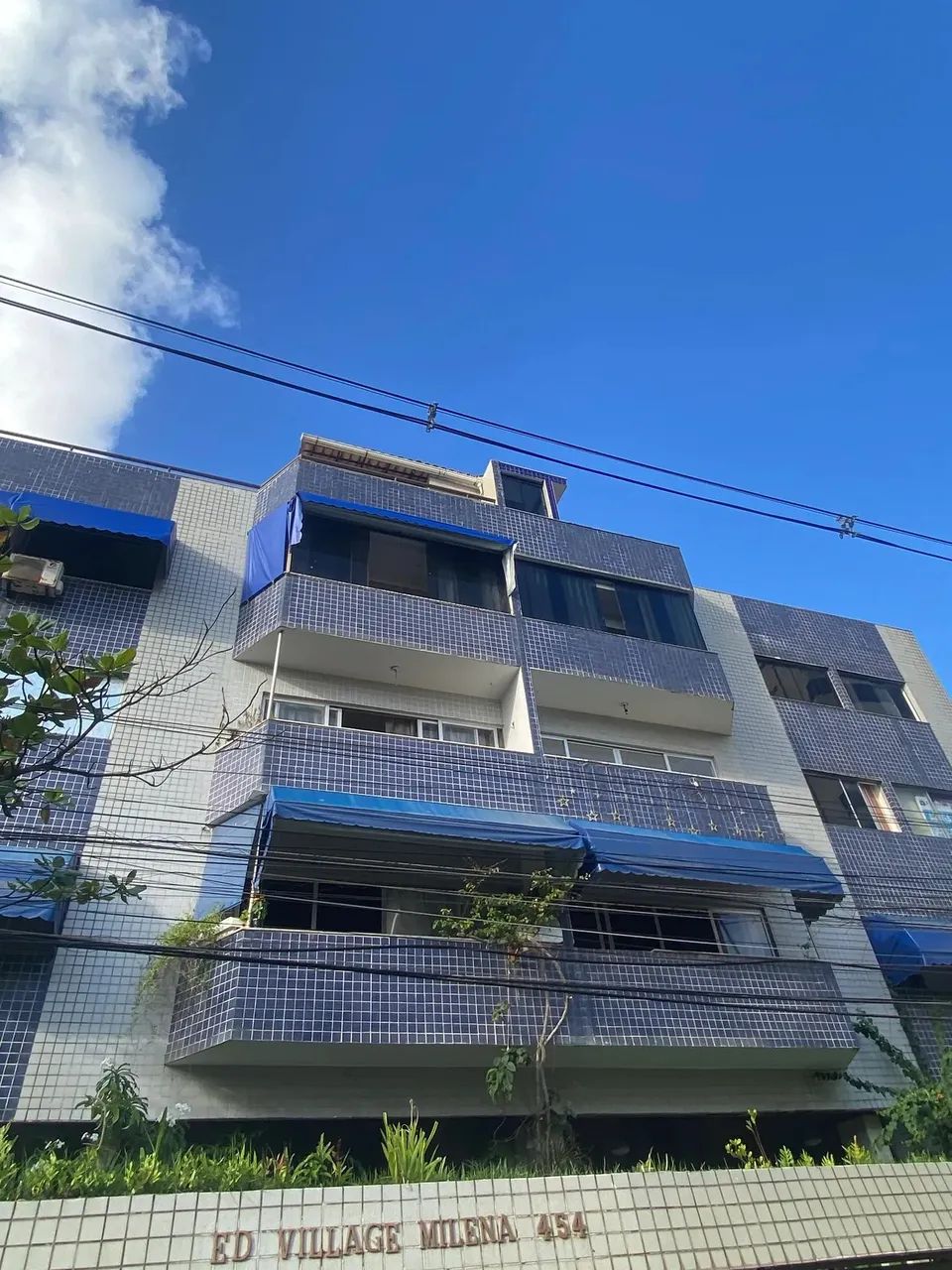 Imóvel para aluguel possui 110 metros quadrados com 4 quartos em Costa Azul - Salvador - B