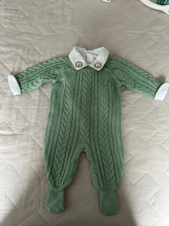 Macacão de tricô verde bebê - Novo