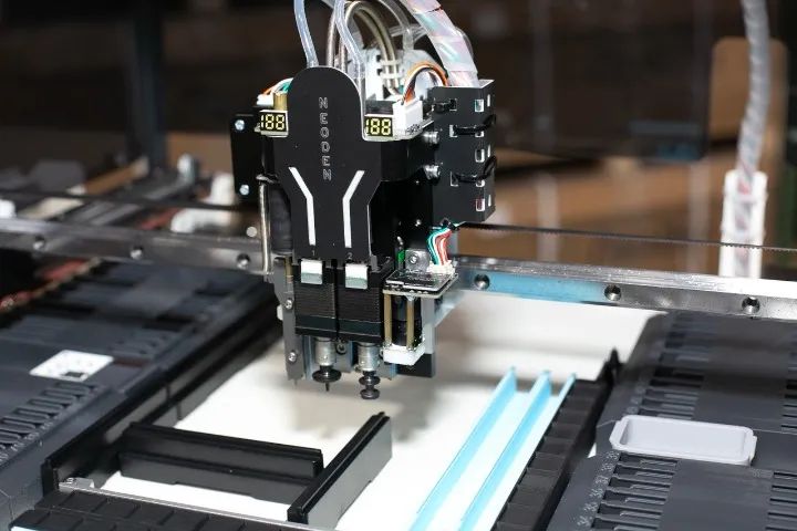 Pick And Place Insersora Smd Neoden Yy1 - Foto 2