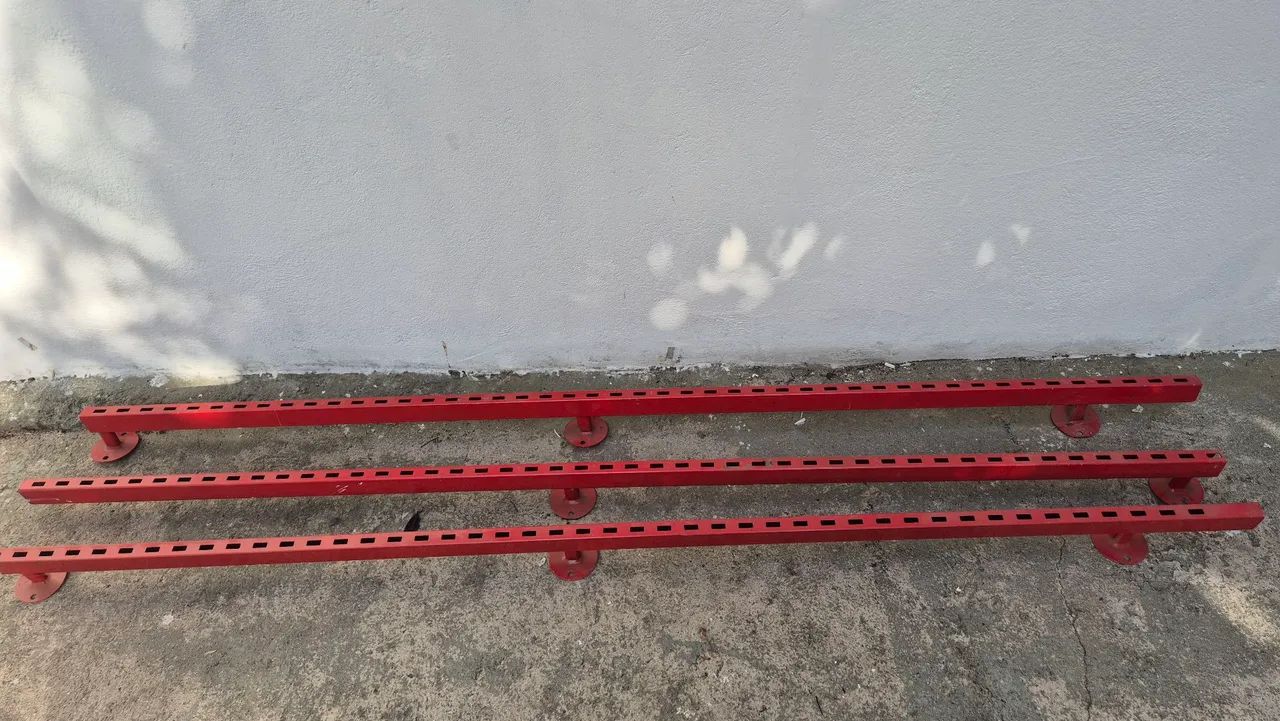 Arara de Parede Vermelha  - Foto 2
