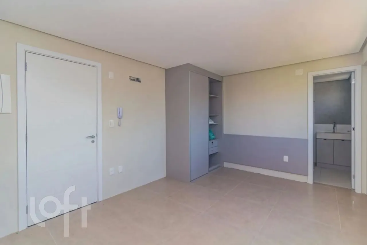 Apartamento à venda em Cidade Baixa com 30 m², 1 quarto, 1 suíte, 1 vaga