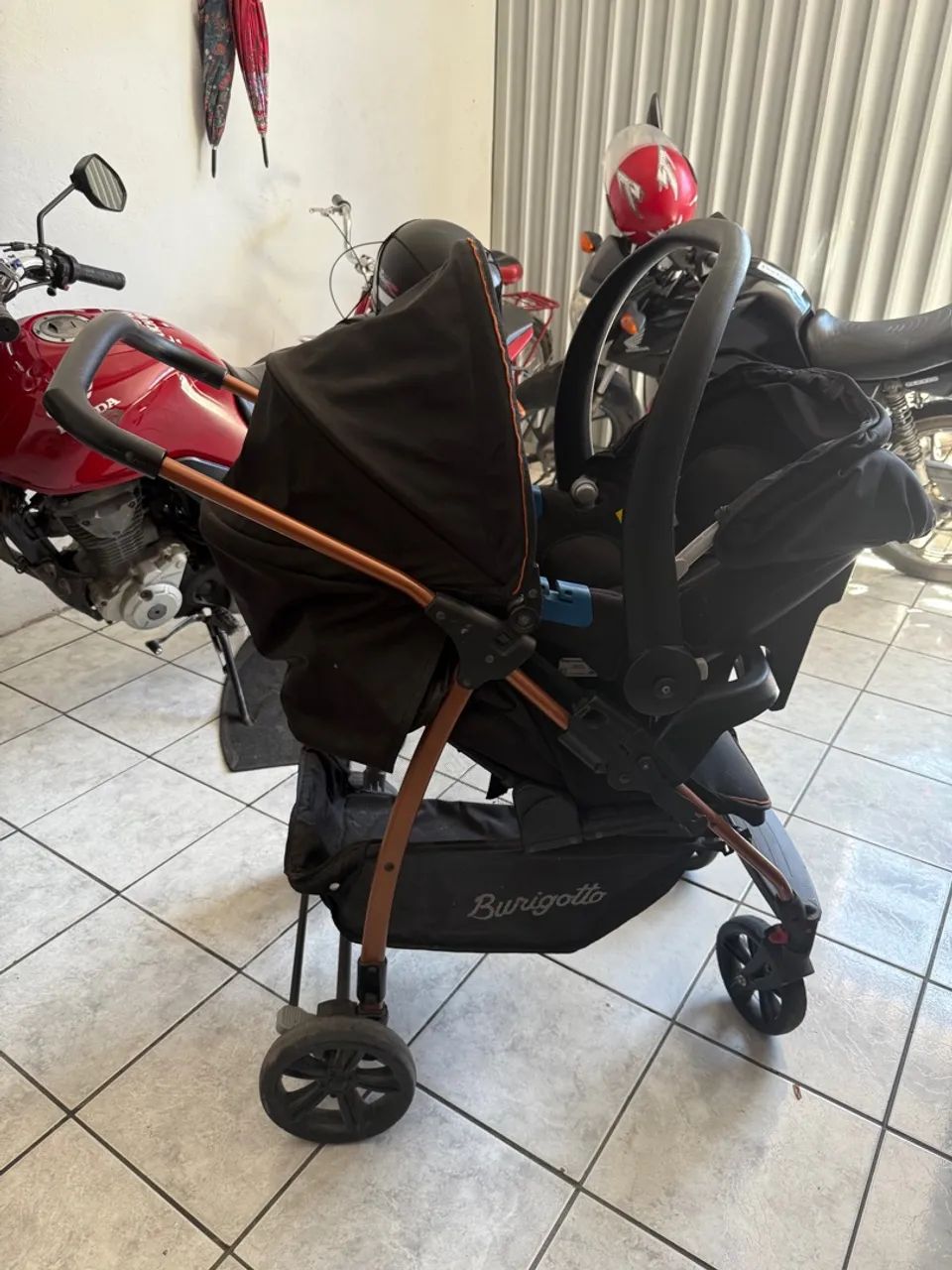 Carrinho e Bebê conforto  Burigotto Ecco