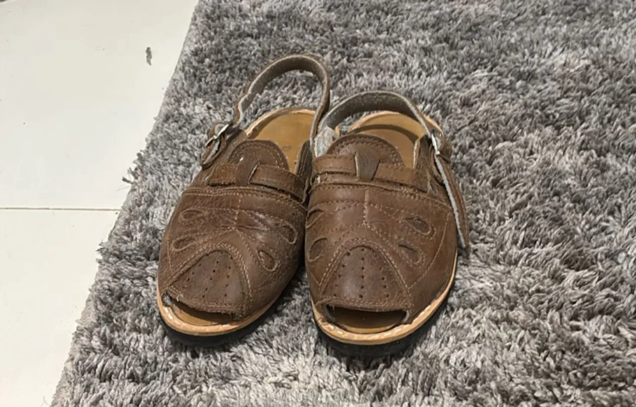 Sandálias de Couro Infantil - Conforto e Estilo