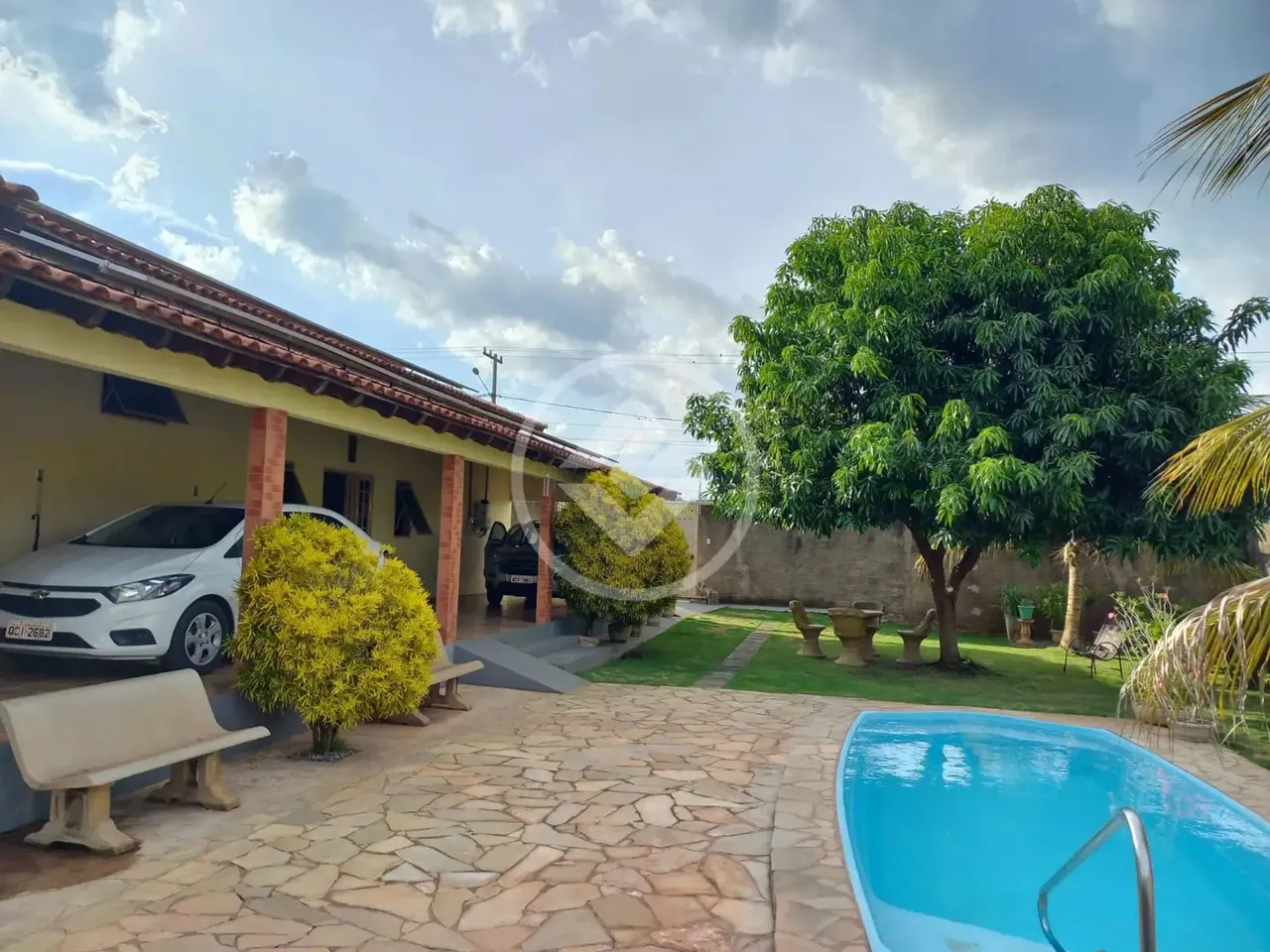 Casa Ampla com quintal grande piscina em frente a coca cola Av. Mário Andreaza e Av. estra